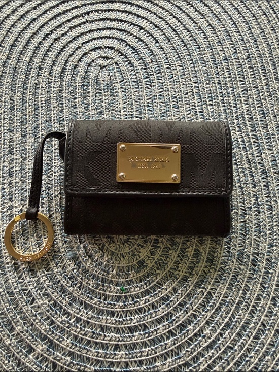 Michael Kors Handbags - Michael Kors Black Wallet Keyring with Gold Logo Plate